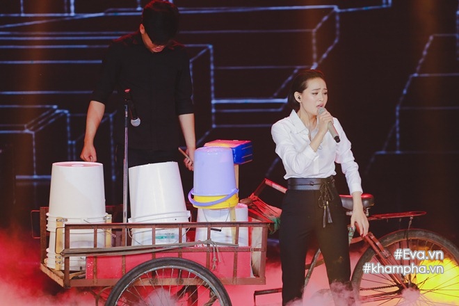 Chung kết The Voice 2017: Thu Minh tươi rói nâng cúp vô địch cùng học trò amp;#34;soái caamp;#34; - 17