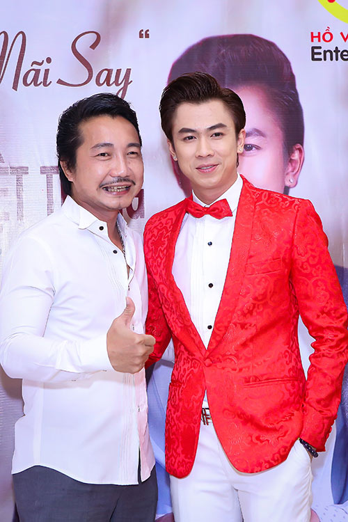 Hồ Việt Trung lần đầu khoe bạn gái hot girl trong tiệc tri ân hoành tráng từ 2h chiều đến 9h tối - 8