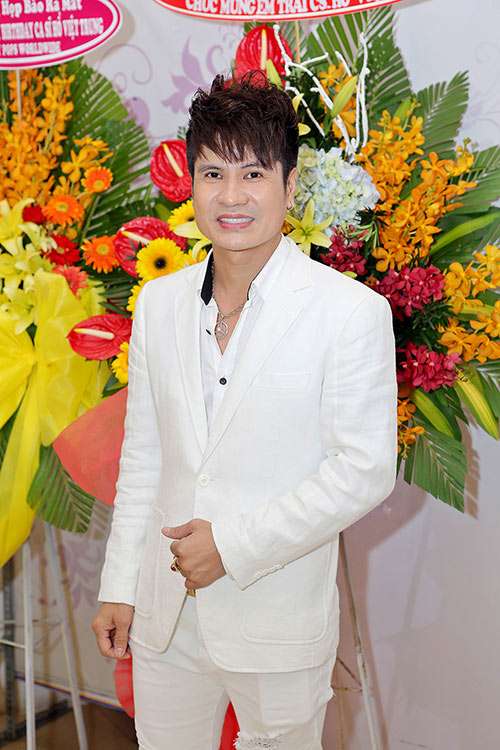 Hồ Việt Trung lần đầu khoe bạn gái hot girl trong tiệc tri ân hoành tráng từ 2h chiều đến 9h tối - 20