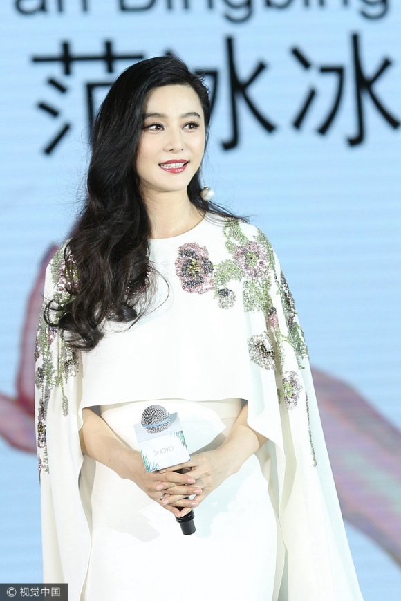 Sau amp;#34;đại náoamp;#34; tại Cannes, Phạm Băng Băng lại hóa nữ thần tại quê nhà - 3