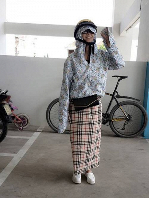 Sao Việt cũng khốn khổ che trên quấn dưới, bịt ngang chắn dọc vì nắng nóng - 10