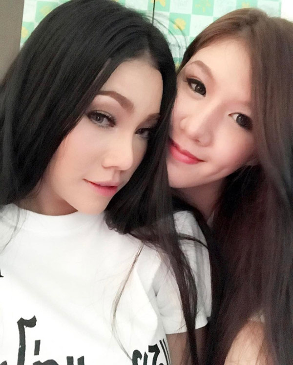 Mỹ nữ ngực khủng chia tay bạn trai, anh em chưa kịp mừng đã mếu khi biết người yêu mới của cô nàng - 1