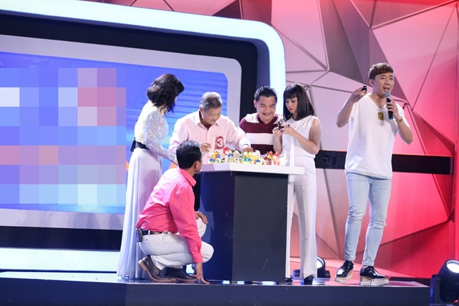 Người bí ẩn 2017: Trấn Thành, Cát Phượng tặng tiền nghệ sĩ nuốt kiếm, đút rắn vào lỗ mũi - 14