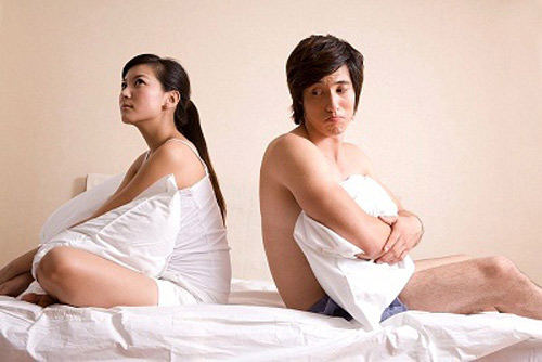 Thời tiết như đổ lửa: Đang lúc thăng hoa, vợ lao ra khỏi giường kêu nóng - 1
