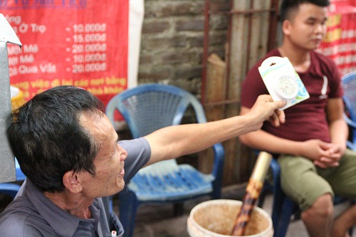 Thương tâm những bệnh nhi vật lộn với nắng nóng hơn 40 độ ở xóm trọ nghèo - 1