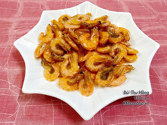 Bữa chiều đơn giản chỉ tôm rang, rau muống vẫn đưa cơm vèo vèo - 2