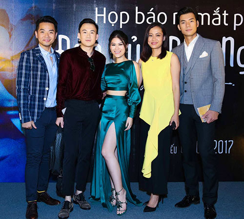 Đức Hùng tươi tắn đến chúc mừng Hồng Ánh ra mắt phim amp;#34;Đảo của dân ngụ cưamp;#34; - 3
