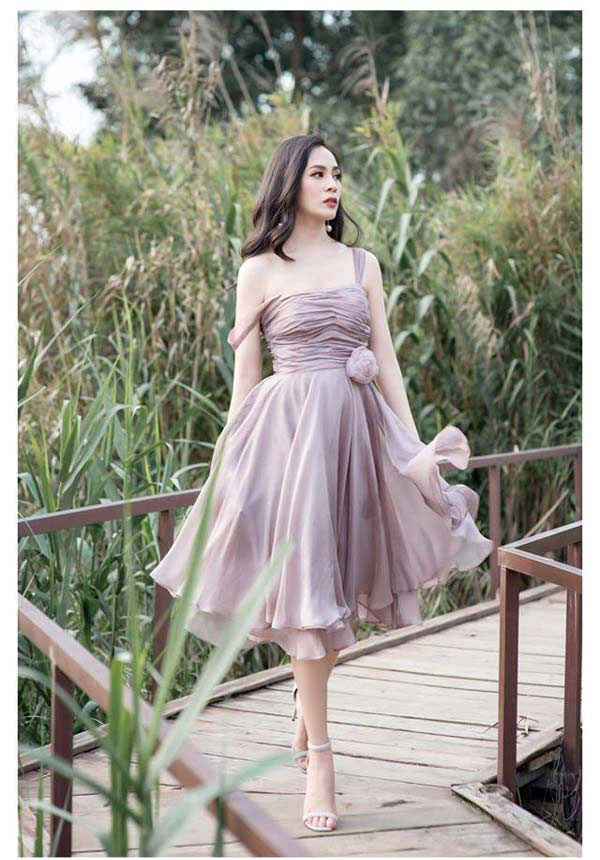 Bí mật mặc đẹp dễ như ăn kẹo của bà mẹ Hà Nội 3 con đi đến đâu là được khen ở đó - 1