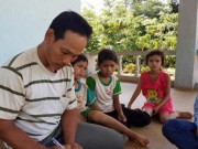 Tin tức - Rộ tin bé gái 8 tuổi bị bắt cóc, trói chân trong nghĩa địa