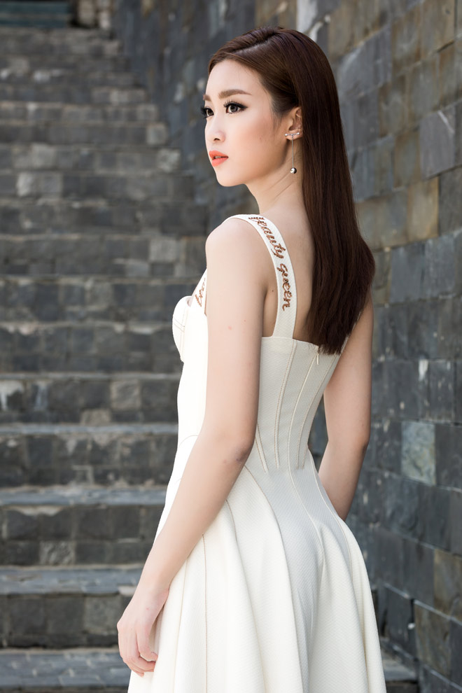 The Face: E thẹn khoe thềm ngực mỏng, Hoa hậu Mỹ Linh đẹp lu mờ tất cả - 2