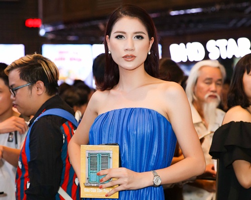 Trang Trần tươi tắn đi xem phim giữa ồn ào kiện tụng với nghệ sĩ Xuân Hương - 2