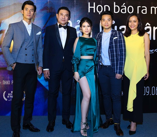 Trang Trần tươi tắn đi xem phim giữa ồn ào kiện tụng với nghệ sĩ Xuân Hương - 4