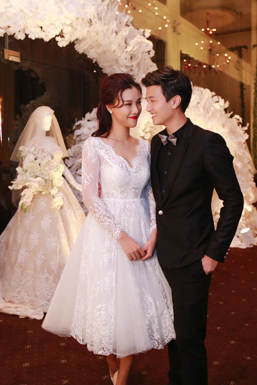 Fan tiếc hùi hụi với thời trang đôi ngọt lịm của Hoàng Oanh – Huỳnh Anh - 9