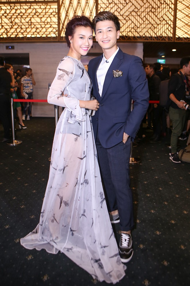 Fan tiếc hùi hụi với thời trang đôi ngọt lịm của Hoàng Oanh – Huỳnh Anh - 6