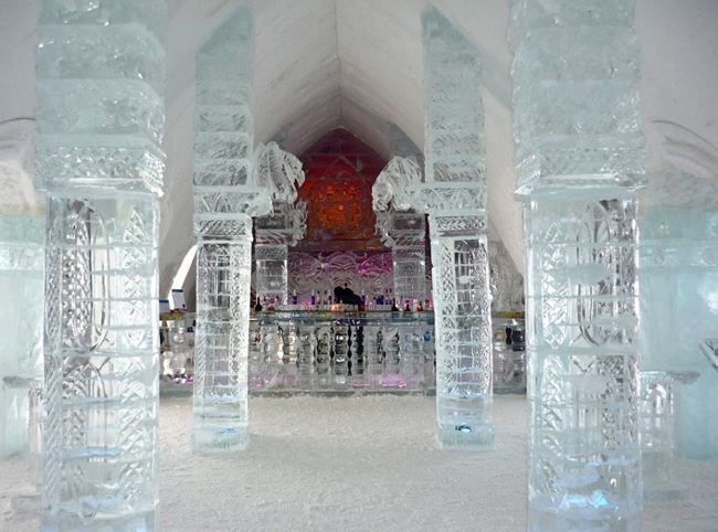 Quán Ice Bar, thành phố Quebec, Canada: Quán rượu điêu khắc từ băng này tan vào mỗi mùa hè và được xây dựng lại hoàn toàn vào mùa đông mỗi năm.

