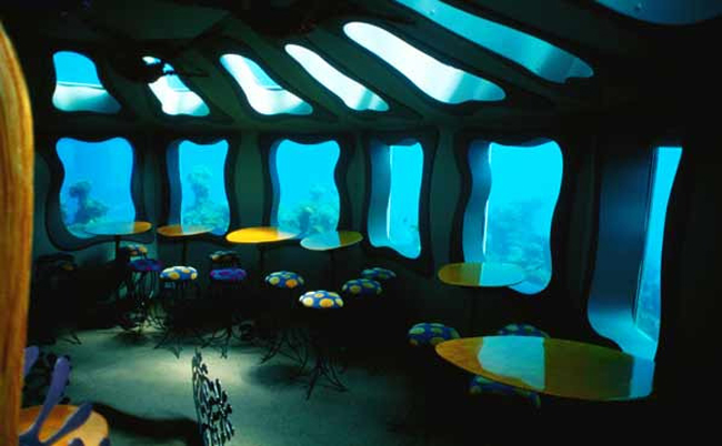 Quán bar Red Sea, Israel: Quầy bar kiêm nhà hàng này nằm cách mặt Biển Đỏ khoảng 5m.
