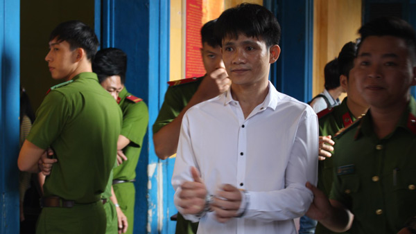 Bố đạp con ruột 5 tuổi tử vong rồi chôn xác phi tang cạnh nhà lĩnh 16 năm tù - 1
