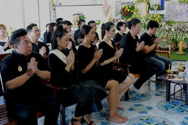 Không có bố mẹ trong đám tang của HH Thái Lan 19 tuổi mới đăng quang 4 ngày - 6