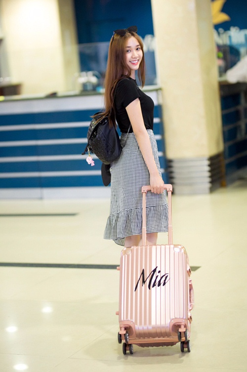 Lệ Quyên, Ngọc Trinh rạng rỡ lên đường sang châu Âu lưu diễn - 7