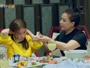 Làm mẹ - Tiểu thư du học Pháp bị ném đá vì 16 tuổi vẫn để mẹ cắt móng chân, bón từng thìa cơm