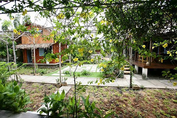 4 bà mẹ gây bức xúc vì để con ăn uống, đập phá homestay nhưng vẫn bênh con chằm chặp - 1