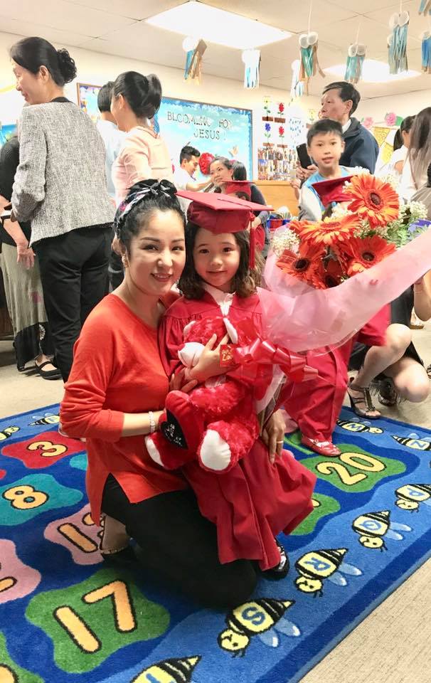 Con gái Thúy Nga đỏ rực trong ngày tốt nghiệp mẫu giáo ở Mỹ - 4