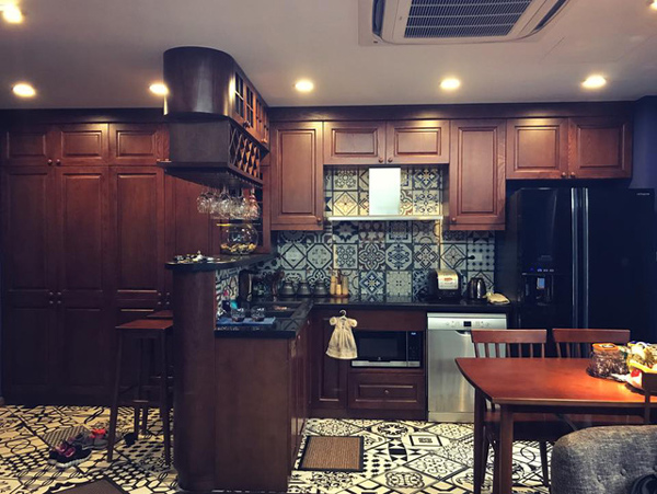 Hai căn hộ thiết kế trái ngược nhau của hai diễn viên phim amp;#34;Người phán xửamp;#34; - 15