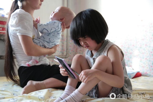 amp;#34;Mẹ nói bố đi kiếm tiền nhưng con biết bố không cần chúng con nữa, em ốm nặng sao bố không về?amp;#34; - 5