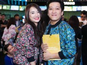 Làng sao - Nhã Phương, Trường Giang tình tứ đi xem phim ủng hộ Hồng Ánh