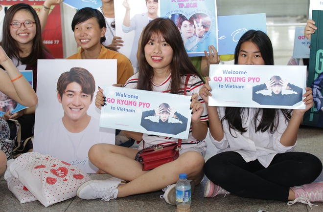 Trai đẹp amp;#34;Reply 1988amp;#34; Go Kyung Pyo hút hồn đi sự kiện tại Việt Nam - 1