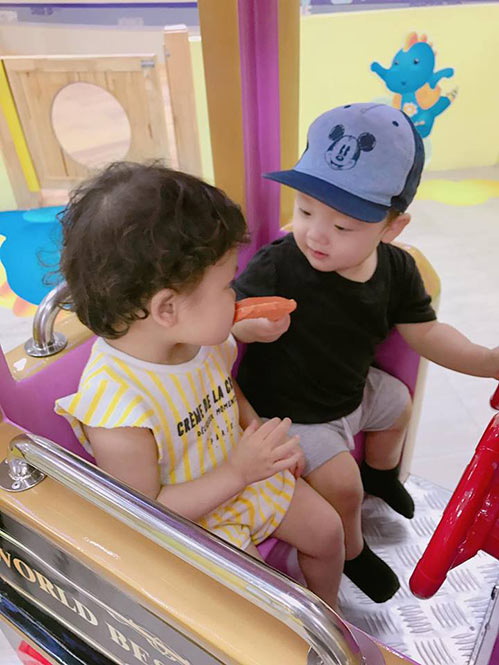 Con trai Ly Kute ngày càng bụ bẫm, ú na ú nần khiến ai cũng muốn cưng nựng - 10