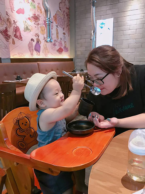 Con trai Ly Kute ngày càng bụ bẫm, ú na ú nần khiến ai cũng muốn cưng nựng - 7