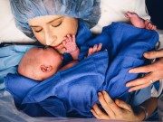 Bà bầu - Mang bầu mẹ tăng cân rất ít nhưng lúc mổ đẻ, bác sĩ đã sốc khi thấy em bé thế này