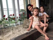 Làm mẹ - Nổi tiếng và giàu có, Hồng Nhung nuôi dạy con giỏi toàn diện nhưng lại cực bình dân
