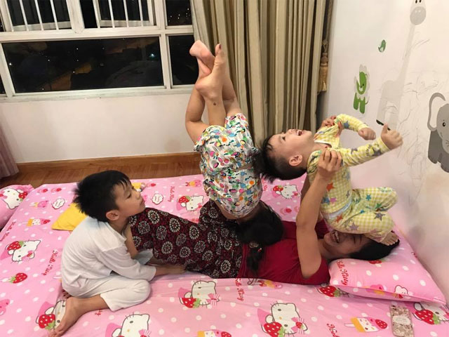 Sao Việt 24h qua: Ốc Thanh Vân amp;#34;tập thể hìnhamp;#34; trên giường cùng 3 con - 1