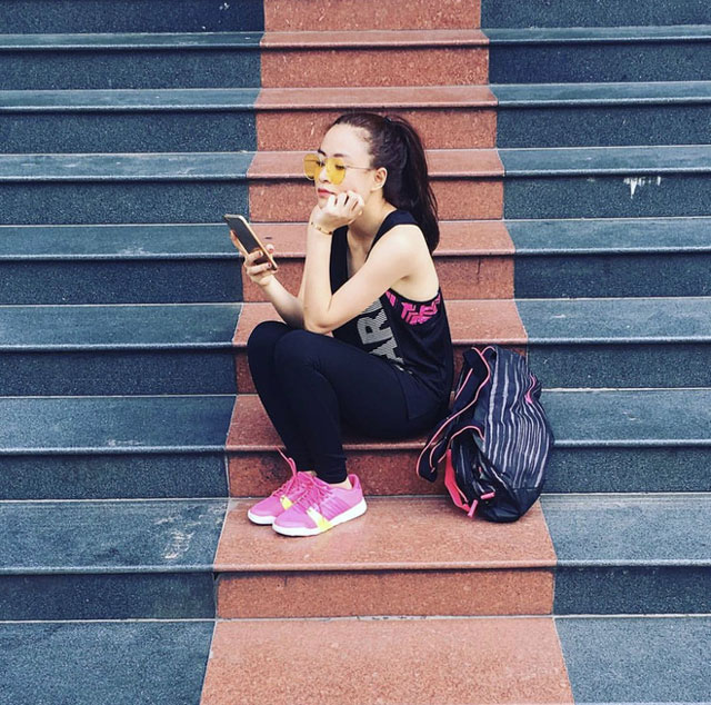 Sao Việt 24h qua: Ốc Thanh Vân amp;#34;tập thể hìnhamp;#34; trên giường cùng 3 con - 8