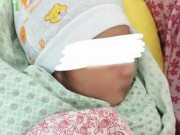 Tin tức - Hà Nội: Bố mẹ ngủ dậy phát hiện con 33 ngày tuổi chết trong chậu tắm, nghi bị sát hại
