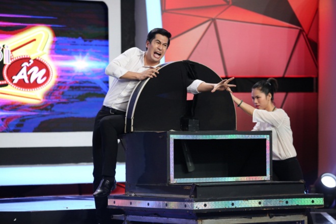 Người bí ẩn 2017: Vân Trang ngỡ ngàng vì người có khả năng đi xuyên cánh quạt đang quay - 3