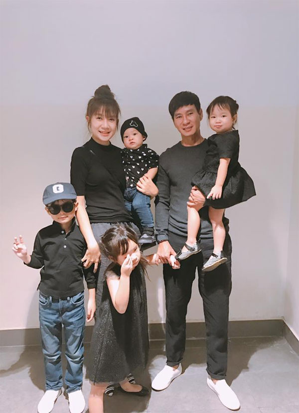 Sao Việt 24h qua: MC Hoàng Linh và 2 con trai sinh đôi “quậy tưng bừng” ở biển - 7