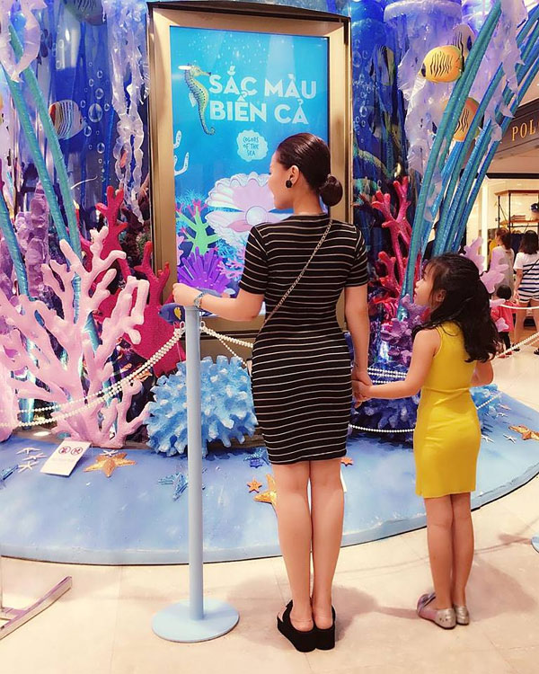 Sao Việt 24h qua: MC Hoàng Linh và 2 con trai sinh đôi “quậy tưng bừng” ở biển - 9