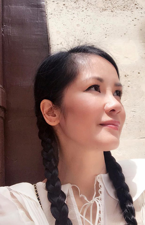 Ai ngờ được, 47 tuổi, Hồng Nhung đi với 2 con song sinh vẫn như 3 chị em - 8