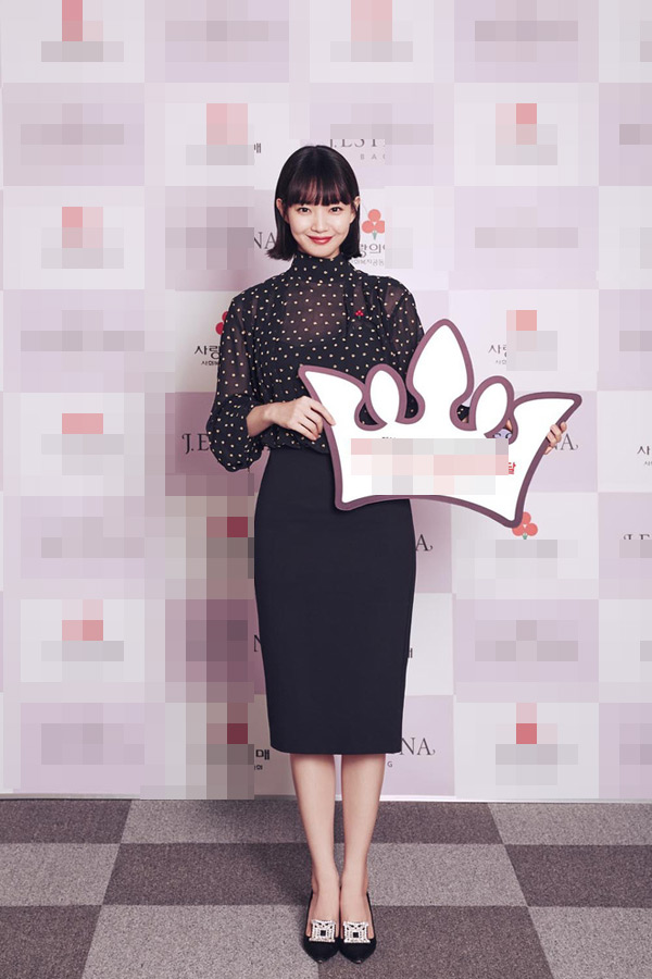 Kim Woo Bin bị ung thư vòm họng, Shin Min Ah lộ diện gầy nhom nhưng vẫn tươi rói - 2
