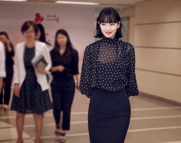 Kim Woo Bin bị ung thư vòm họng, Shin Min Ah lộ diện gầy nhom nhưng vẫn tươi rói - 4
