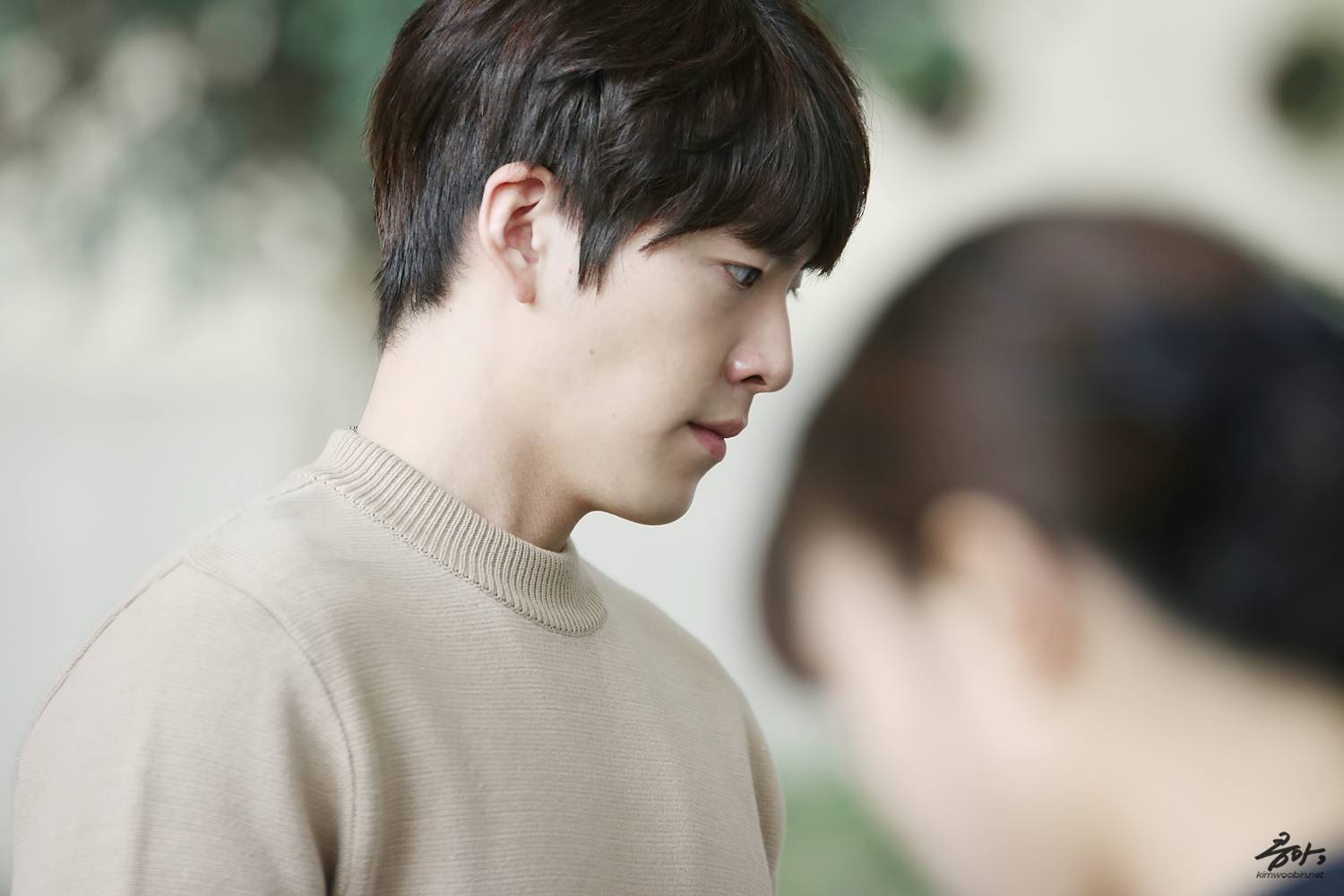 Kim Woo Bin bị ung thư vòm họng, Shin Min Ah lộ diện gầy nhom nhưng vẫn tươi rói - 8