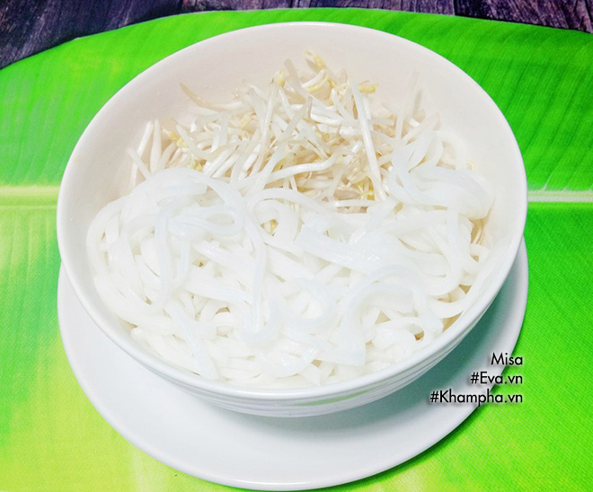 Vợ nấu mì Quảng thịt heo cho bữa sáng, chồng ăn hoài chẳng thấy chán - 13