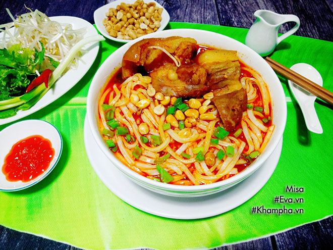 Vợ nấu mì Quảng thịt heo cho bữa sáng, chồng ăn hoài chẳng thấy chán - 15