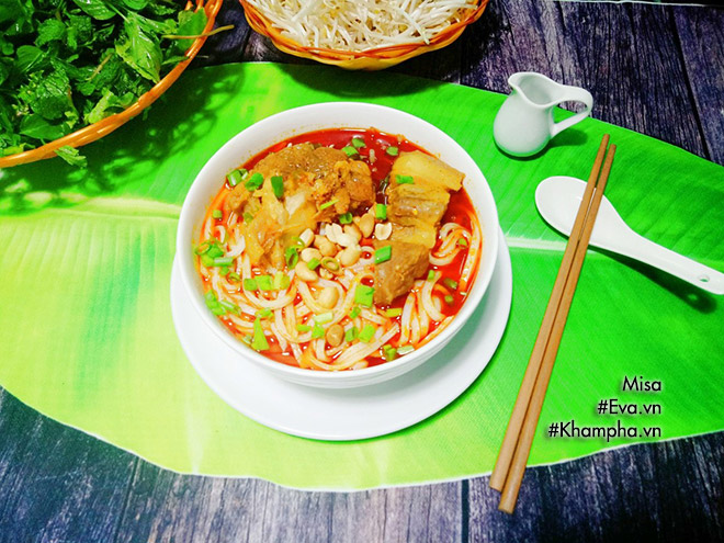 Vợ nấu mì Quảng thịt heo cho bữa sáng, chồng ăn hoài chẳng thấy chán - 18