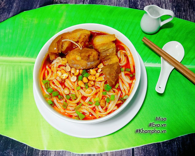 Vợ nấu mì Quảng thịt heo cho bữa sáng, chồng ăn hoài chẳng thấy chán - 17