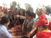 Mua sắm - Giá cả - Video: Người Sài Gòn xếp hàng mua thịt heo 25.000 đồng/kg