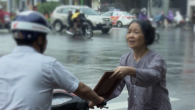 Sống chung với mẹ chồng tập 29: Con bị bắt cóc, Trang (Thu Quỳnh) điên dại đòi giết mẹ chồng - 5